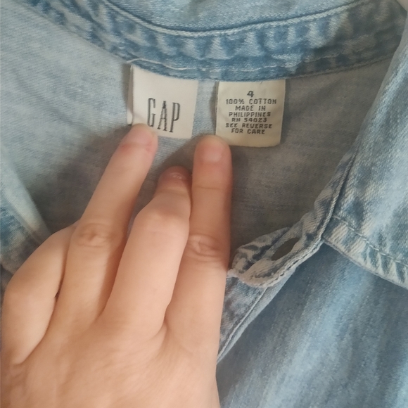 Gap snap front jean dress size 4 - Picture 2 of 3